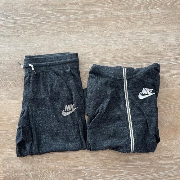 Nike cropped Jogger - Picture 7 of 8